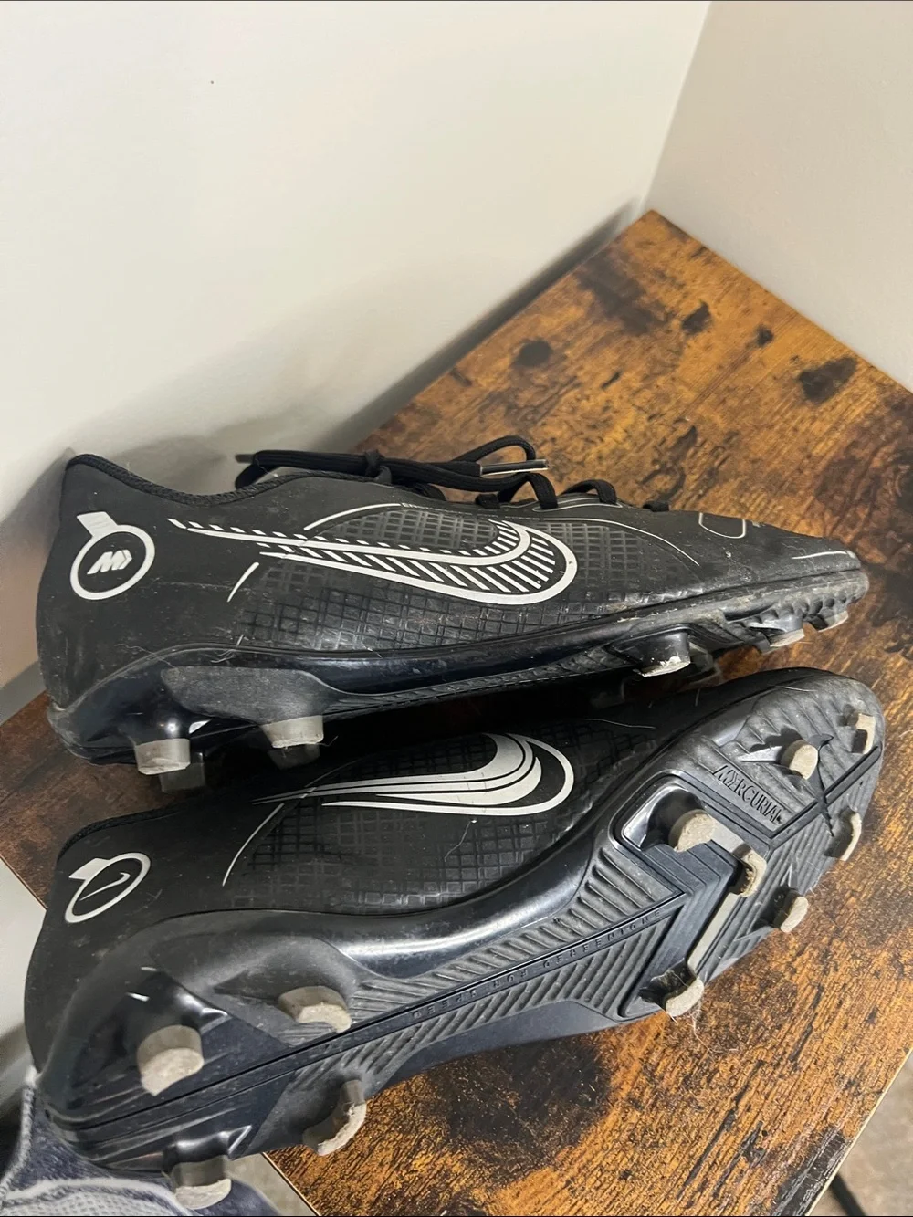 Nike sleek black